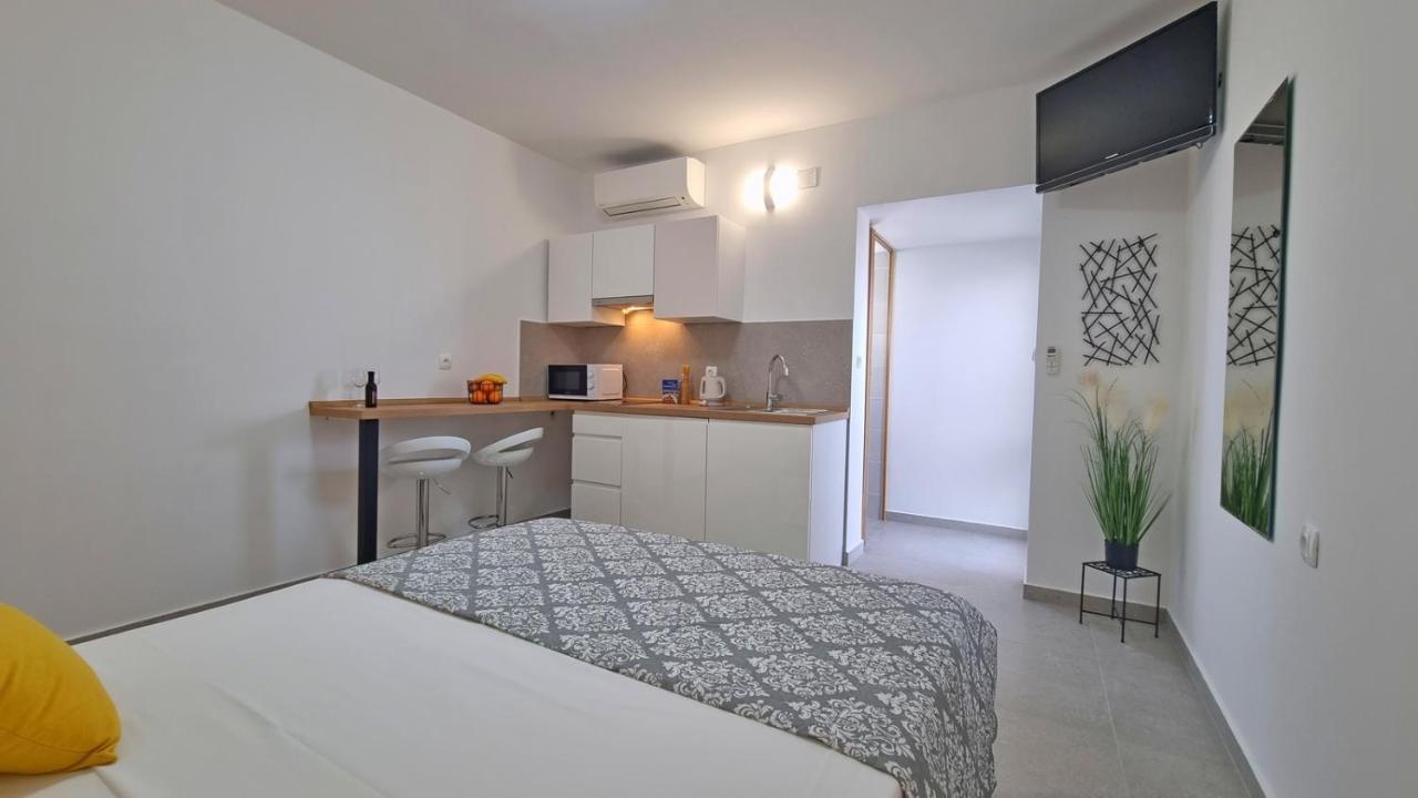 Apartmani Pavlovic Кърк Екстериор снимка