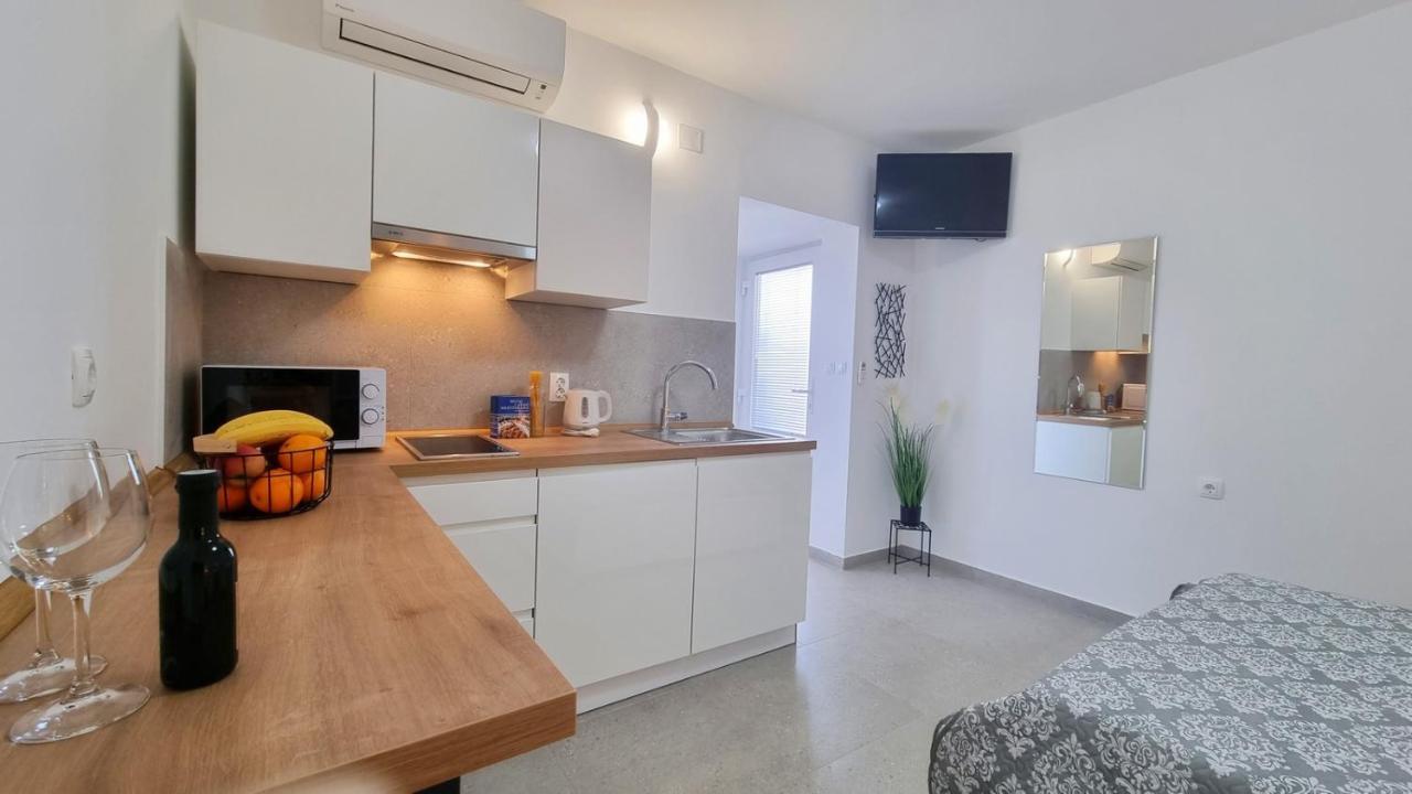 Apartmani Pavlovic Кърк Екстериор снимка