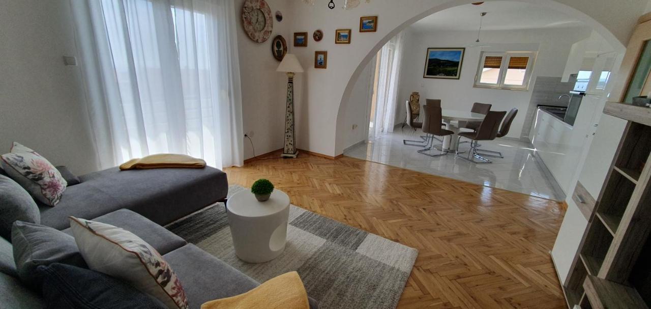 Apartmani Pavlovic Кърк Екстериор снимка
