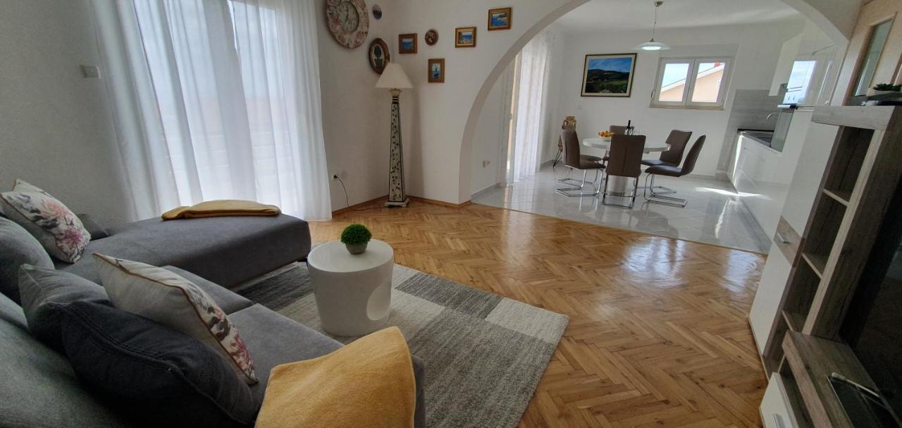 Apartmani Pavlovic Кърк Екстериор снимка