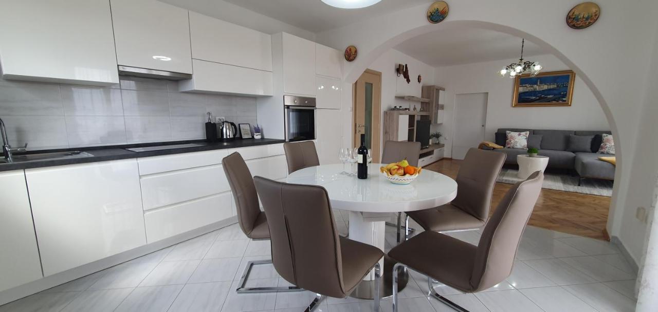 Apartmani Pavlovic Кърк Екстериор снимка