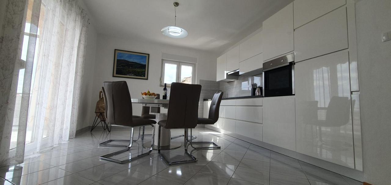 Apartmani Pavlovic Кърк Екстериор снимка