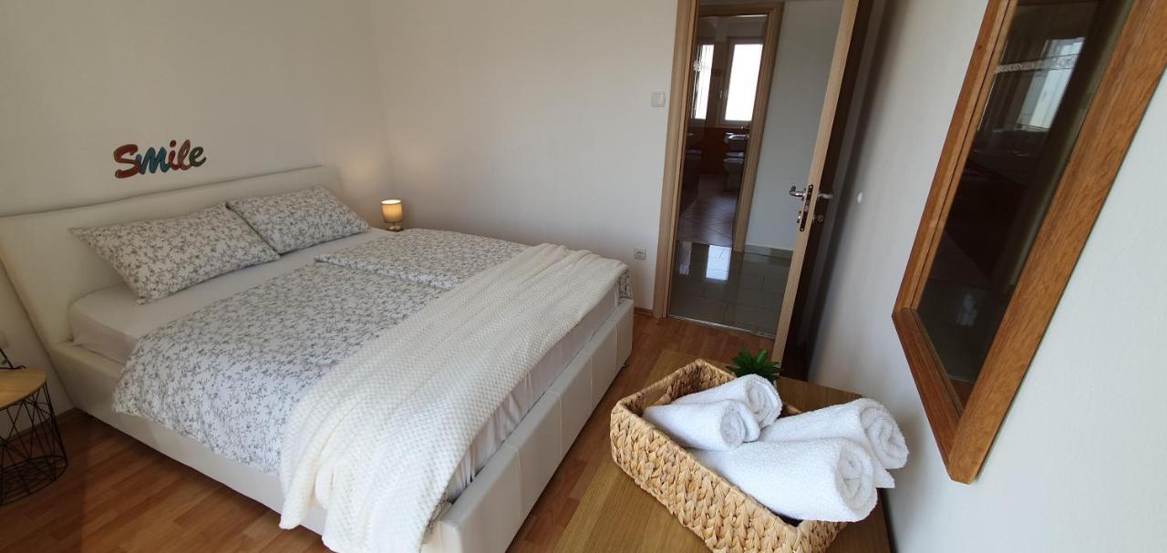 Apartmani Pavlovic Кърк Екстериор снимка