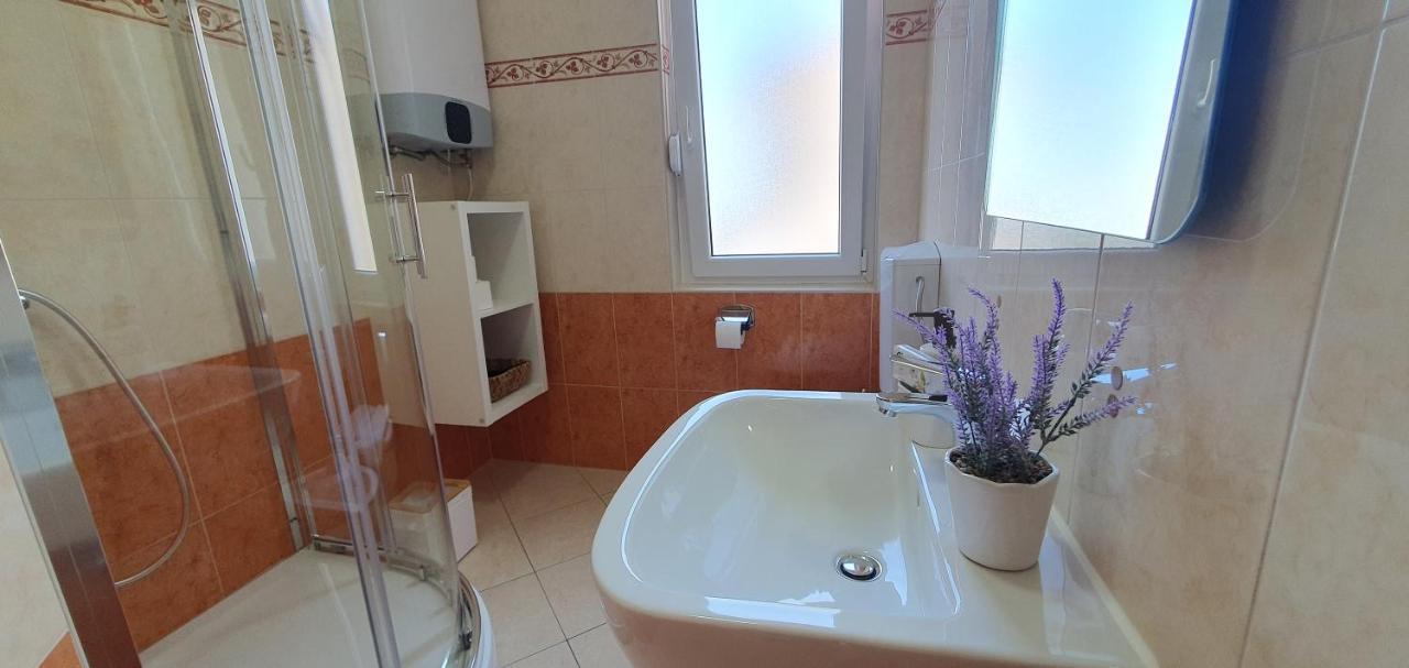 Apartmani Pavlovic Кърк Екстериор снимка