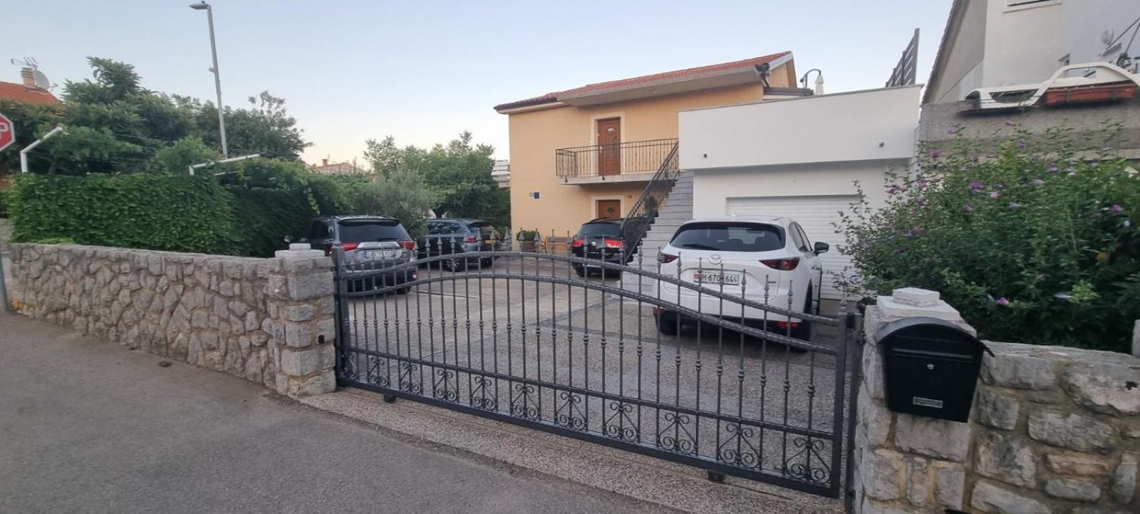 Apartmani Pavlovic Кърк Екстериор снимка