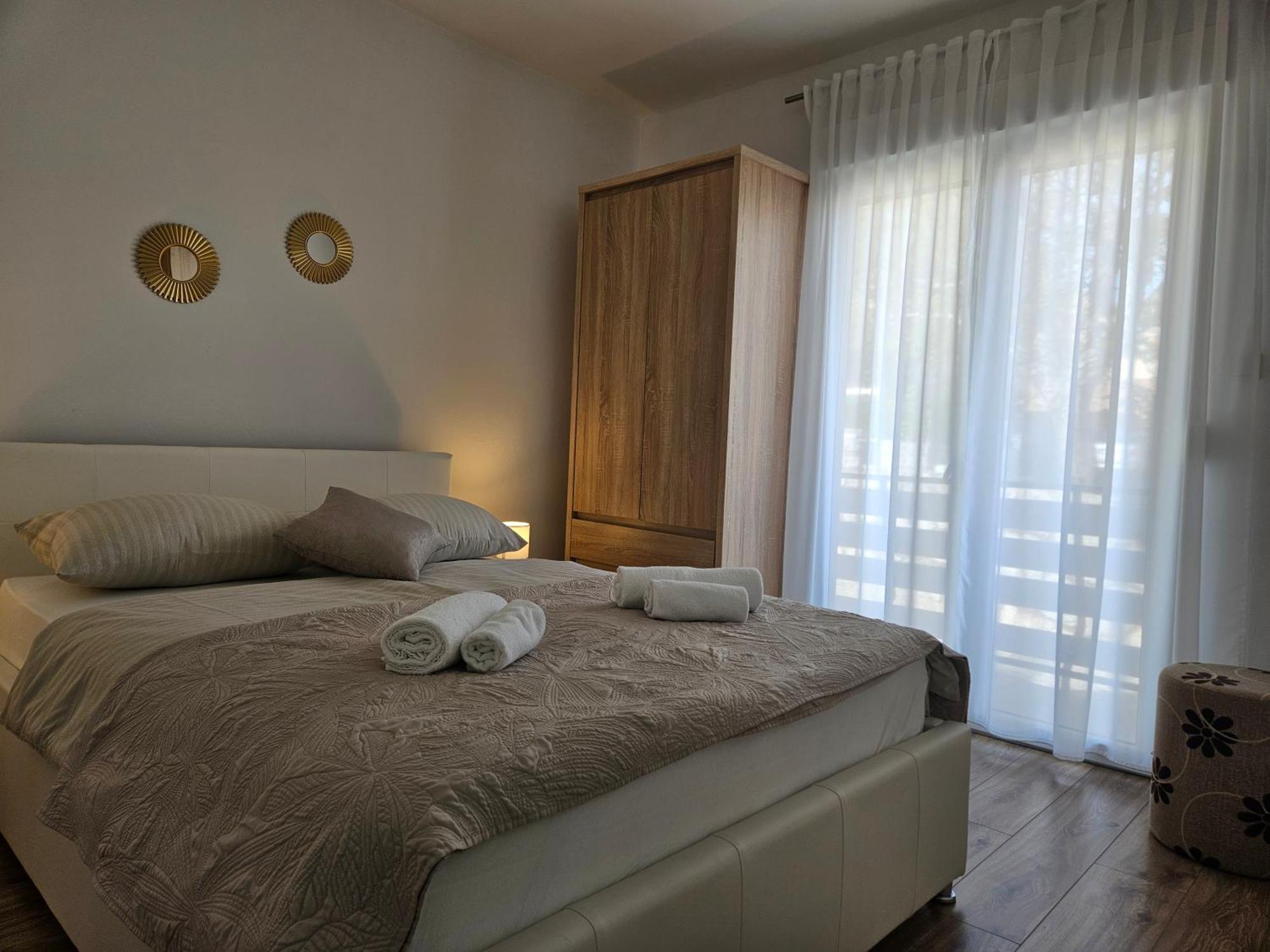 Apartmani Pavlovic Кърк Екстериор снимка