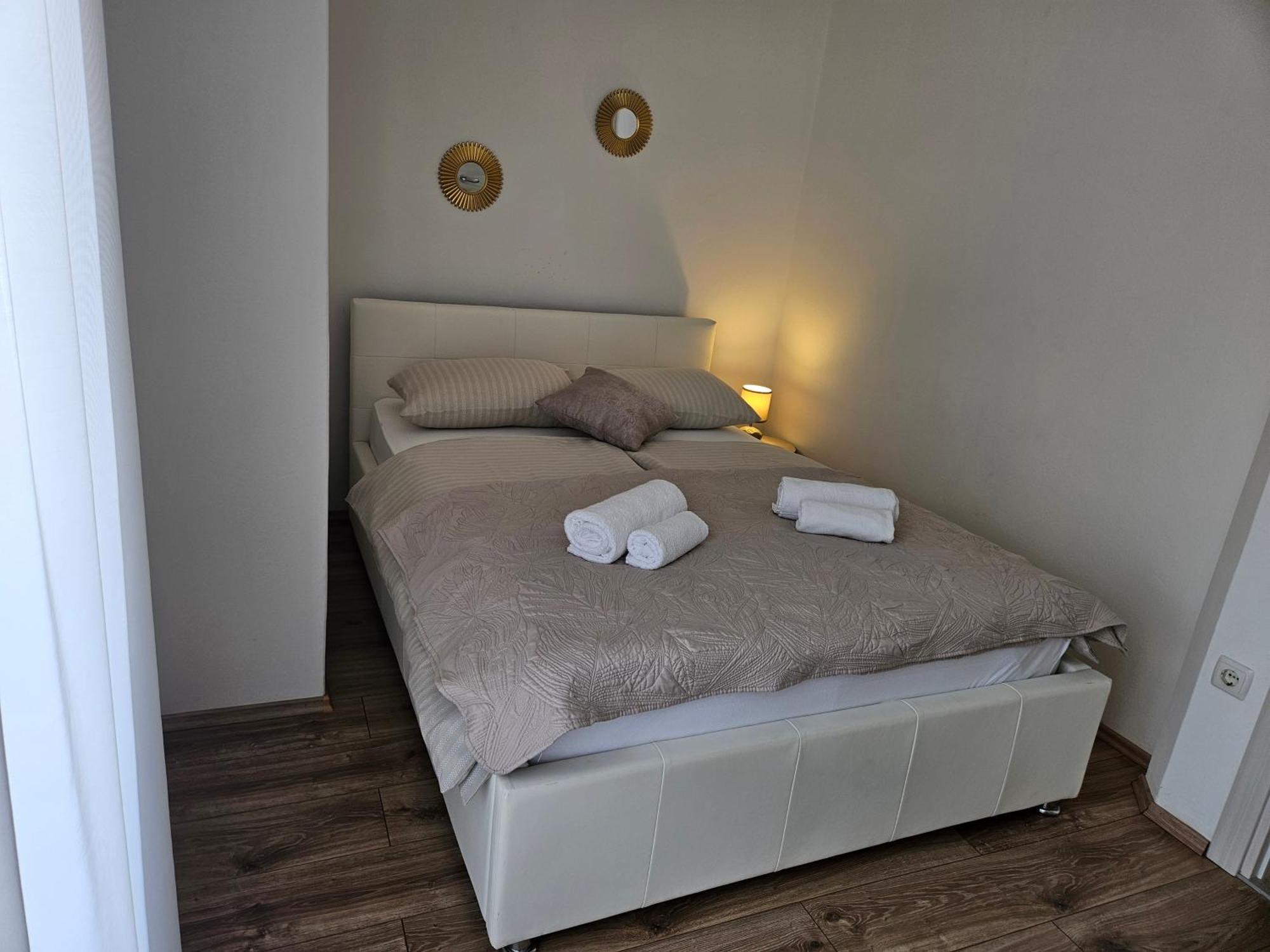 Apartmani Pavlovic Кърк Екстериор снимка